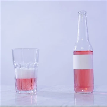 Hvorfor bruke glassflasker for å bevare kullsyreholdige drikker?